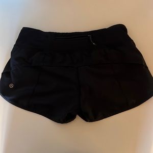Lululemon black run low rise speed up 2.5 shorts